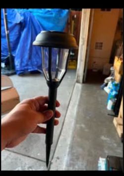 BRAND NEW PATHWAYS SOLAR LIGHTS  8 pack pathways solar lights