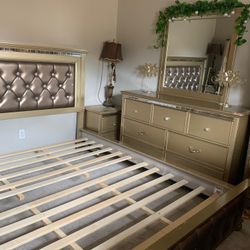 King size Bed plus the whole Set - NO Mattress included 