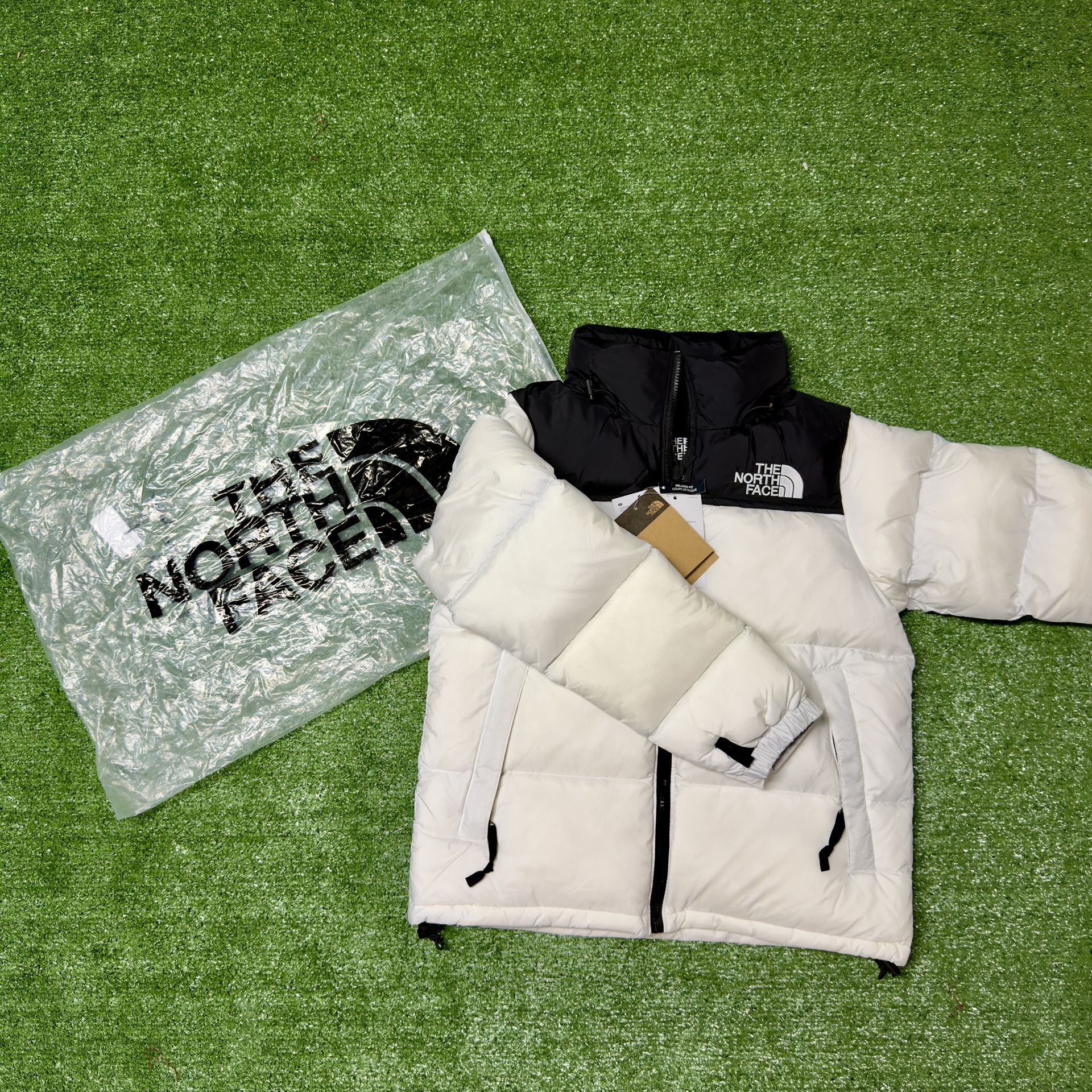 SALE !! The North Face 700 Puffer Jacket ! Men *White/Black* Take for cheap ❗️Top gift 🎁