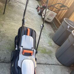 LIKE NEW mower LITHELI