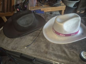 Kids hats great condition both for 20$$