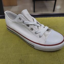 Size 9 Ladies Fashion Sneakers In White!! NEW 