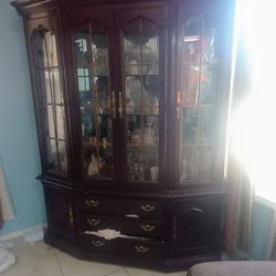Thomasville Collectors Edition Cherry China Cabinet
