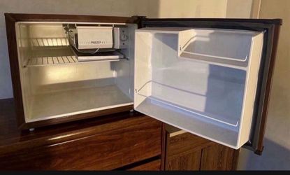 Mini fridge