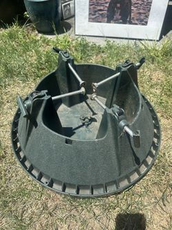 CHRISTMAS TREE STAND