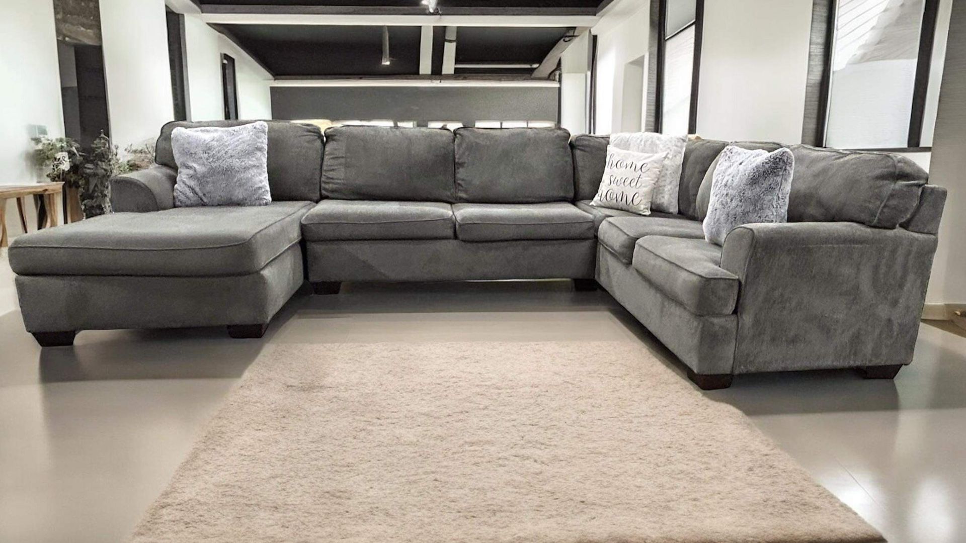 Gorgeous Ashley 3pc Sectional With Chaise 