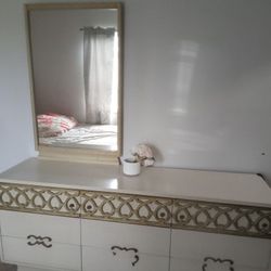 Vintage Dresser - Gold 