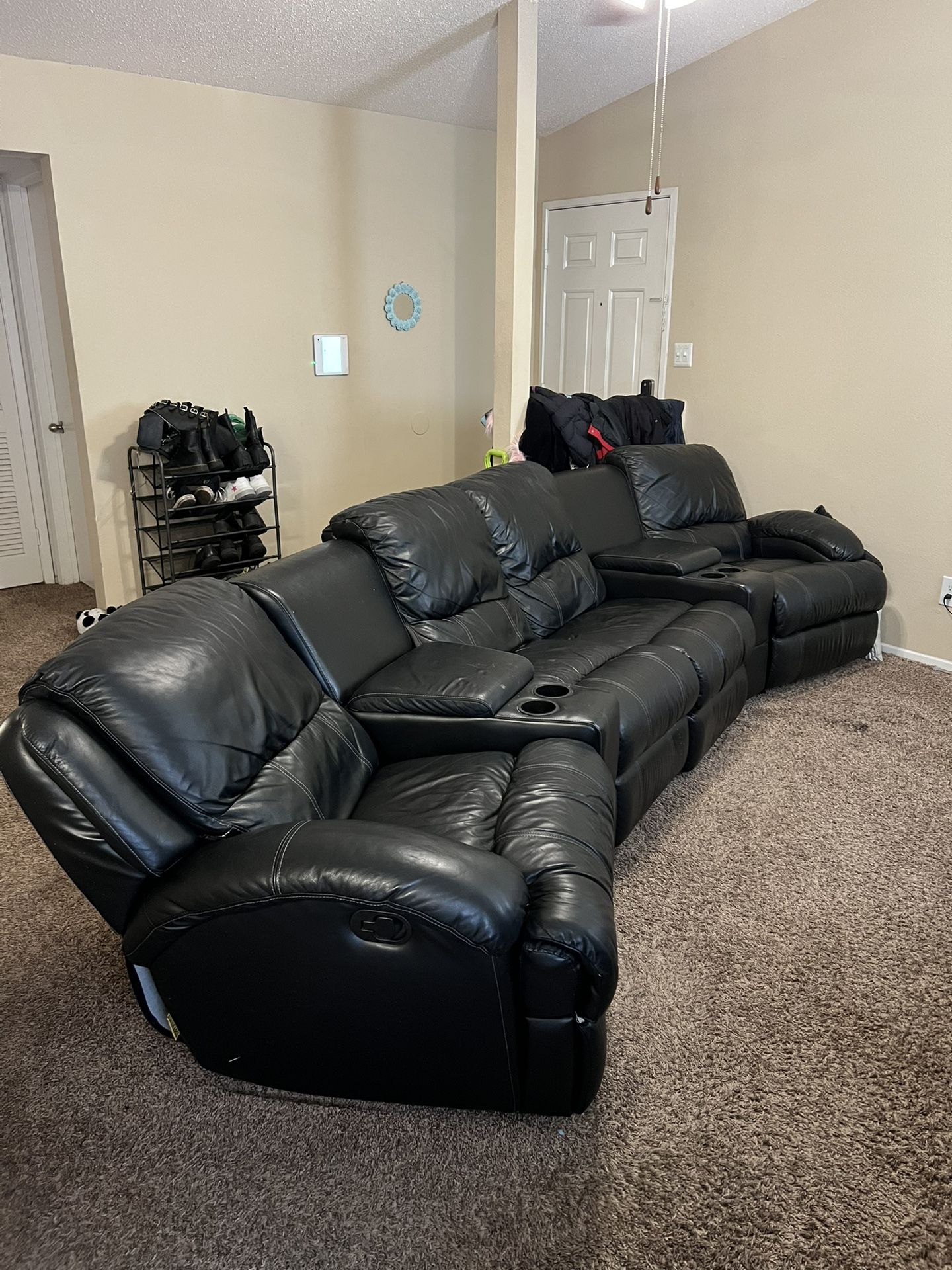 BLACK LEATHER SECTIONAL