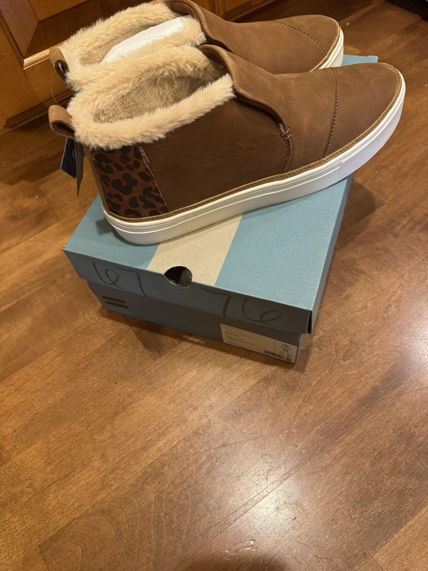 Woman’s New Toms Paxton Slip On Shoes Shipping Avail