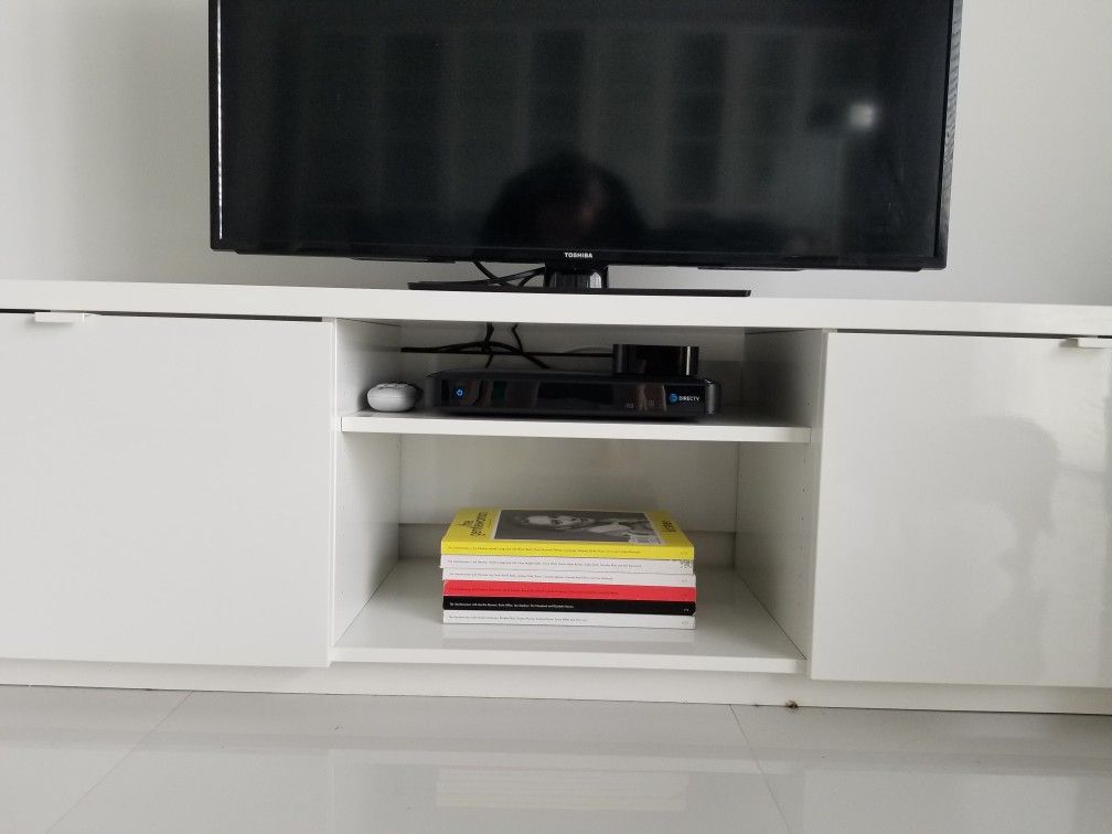IKEA Byas TV Unit in High Gloss White, barely used