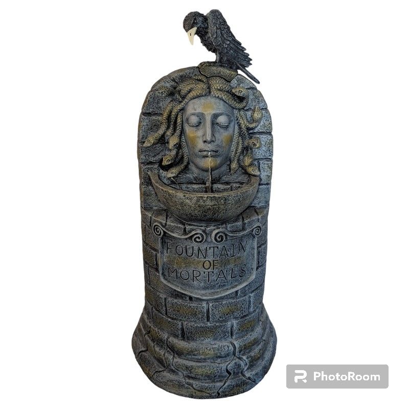 Medusa FOUNTAIN OF MORTALS Halloween Decoration