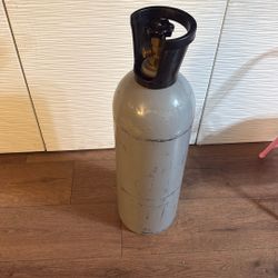 Noz Tank