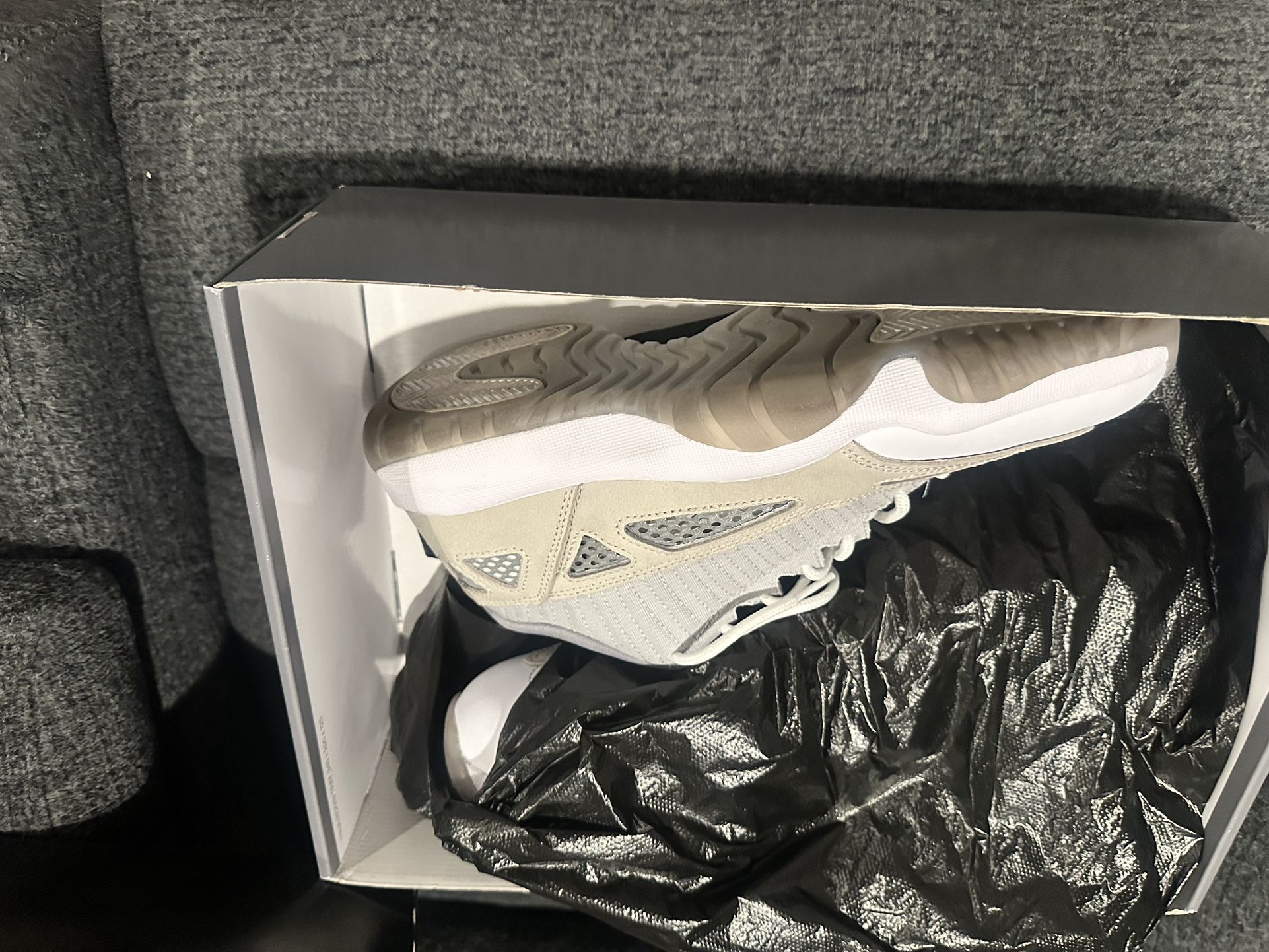 Jordan 11 Low IE