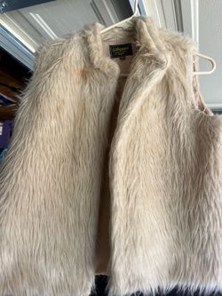 Women's Medium Retro Fur Vest. $5