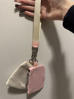 lululemon style wristlet
