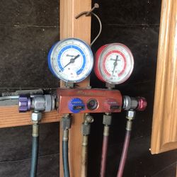AIR CONDITIONER SERVICE MANIFOLD