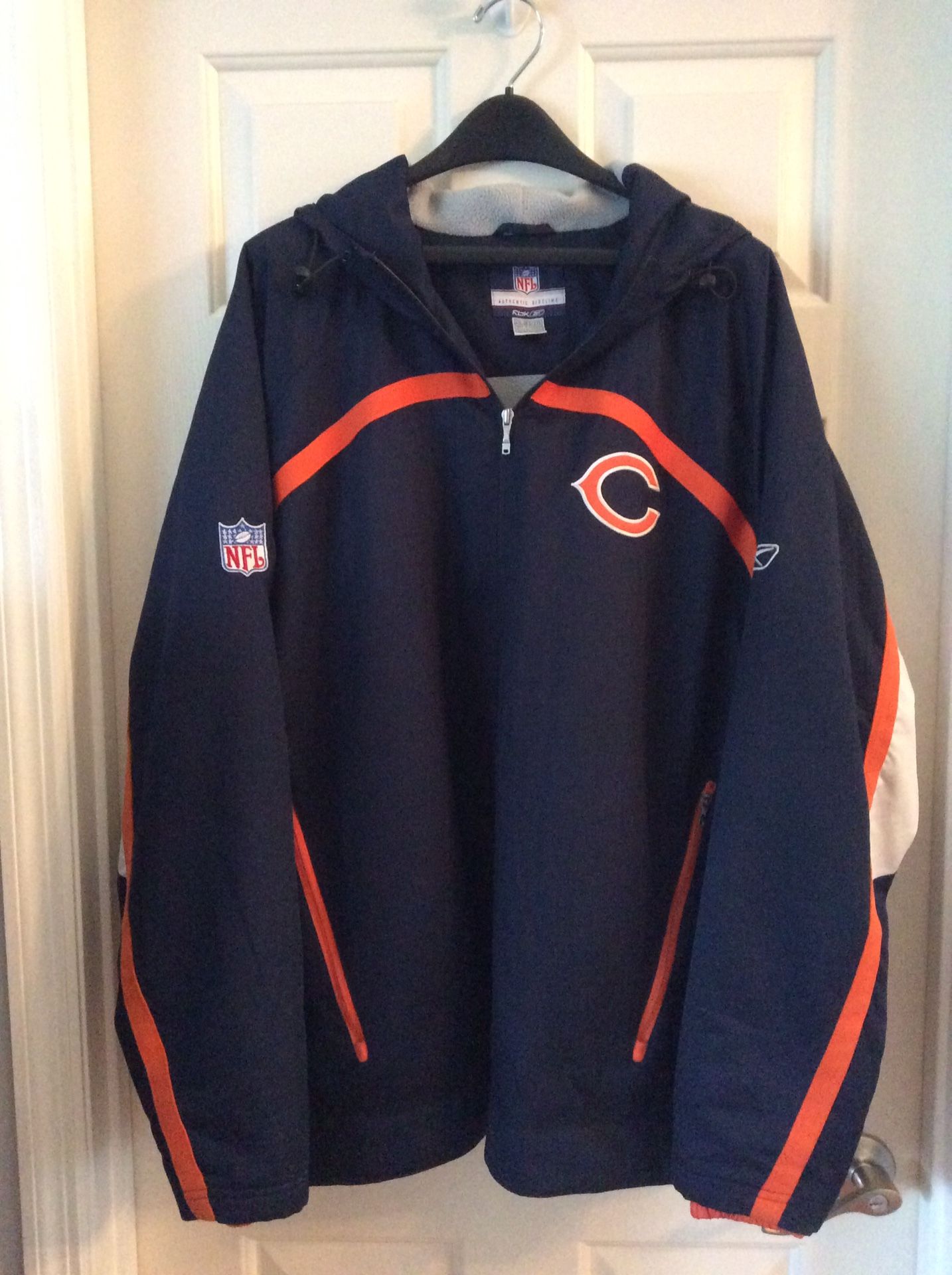 CHICAGO BEAR FANS!! Men’s Med Weight Lined Jacket.
