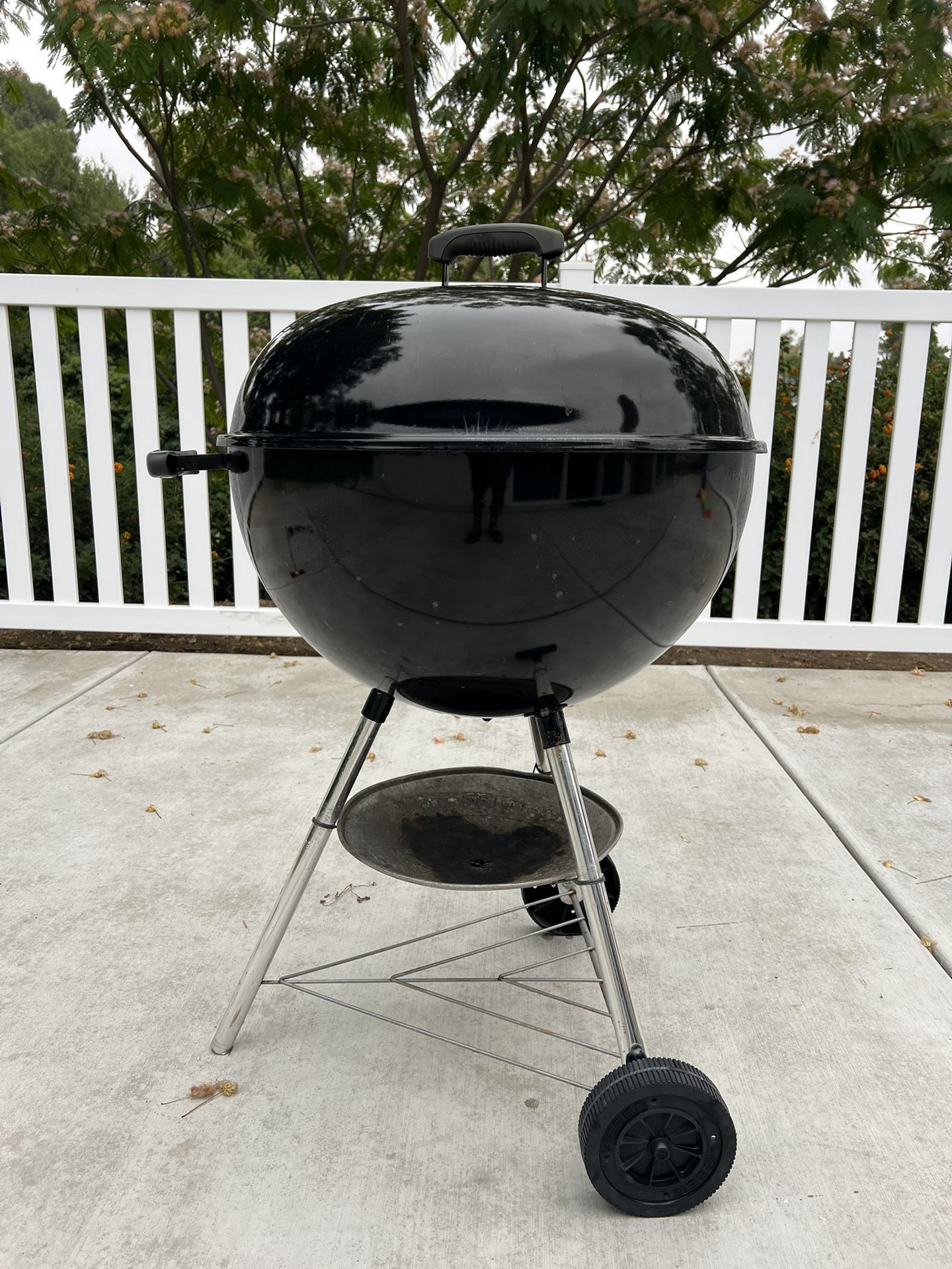 Weber Original Kettle 22-Inch Charcoal Grill - Black