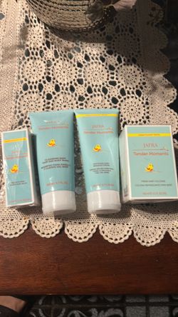 Set de colonia ,shampoo, crema y crema para rosaduras de bebe tender moments de Jafra nuevas todo por 35
