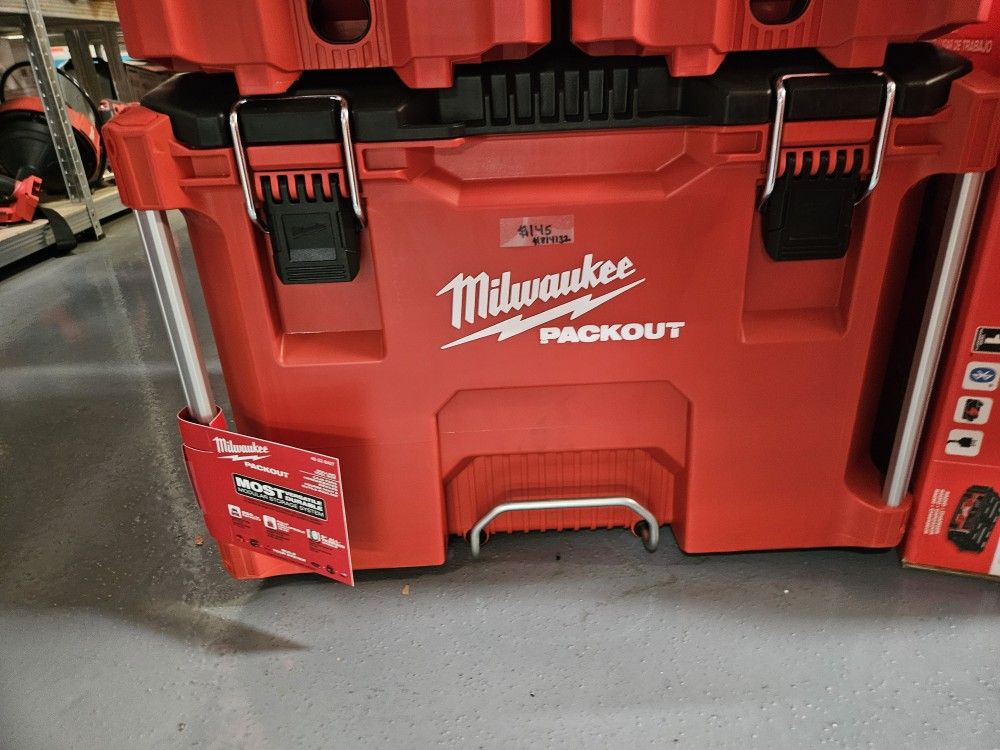 Milwaukee
PACKOUT 22 in. Rolling Modular Tool Box 