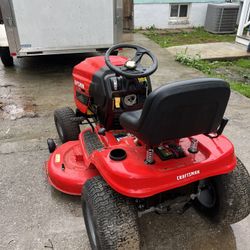 Craftsman T140 Riding Lawnmower 