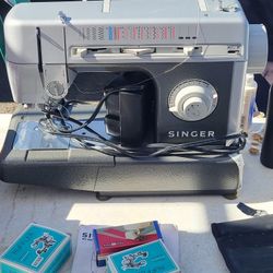 Singer CG590  Sewing Machine