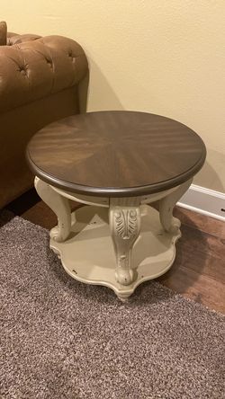 End tables ( set of TWO)