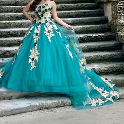 Quinceanera Dress: Green And Gold