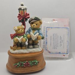 New Cherished Teddies musical figurine tune Christmas boys singing Noel holiday

Brand new,  never displayed
"A Very Beary Christmas "

141089

1996
T
