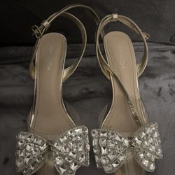 Bow heels