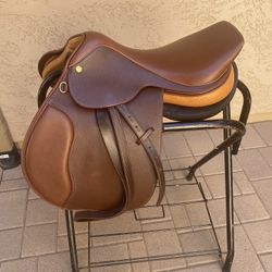 Collegiate Close Contact Saddle 
