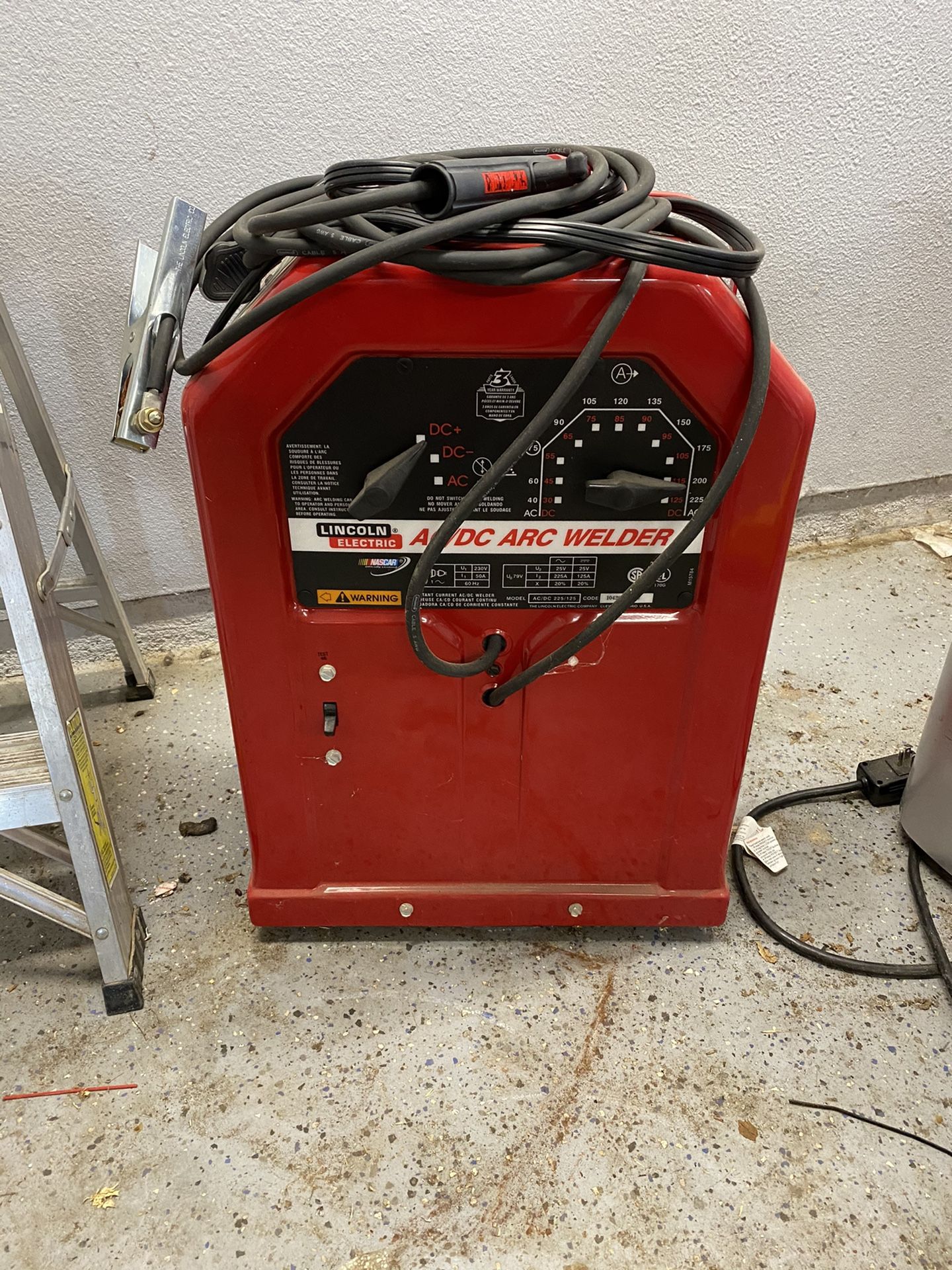 Lincoln Electric 225/125 AC/DC Arc Welder — Transformer, 230 Volts, 30–125 Amp DC/40-225 Amp AC Output, Output, Model# K1297