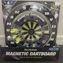 Magnetic dartboard