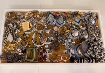 Large assorted costume jewelry lot