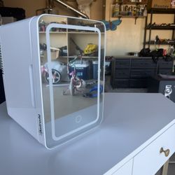 Astro AI Mini Makeup Fridge 