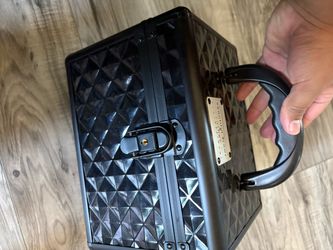 Mini makeup travel case