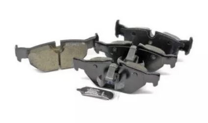 Rear BMW E46 E85 E86 E70 E71 E82 E90 E91 Disc Brake Pad Akebono Euro (contact info removed)4692