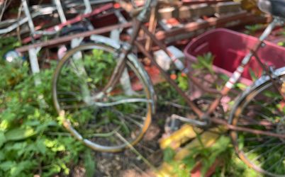 Columbia Women’s Bike 27 Inch Wheels 