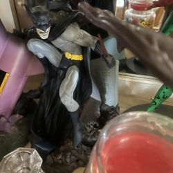 Batman Statue Nice Perfect Shape 