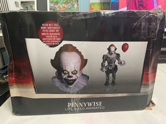 2 Different Halloween Pennywise It Clown Animatronics