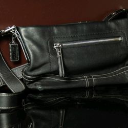 COACH F10939 Black Leather Shoulder Bag Purse, Zip Top & Contrast Stitching