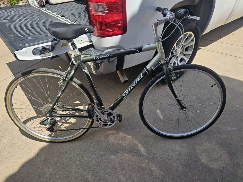 Giant Cypress Commuter Bicycle