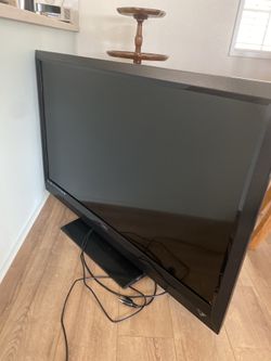 Vizio 47” tv 1080p HDMI with remote control