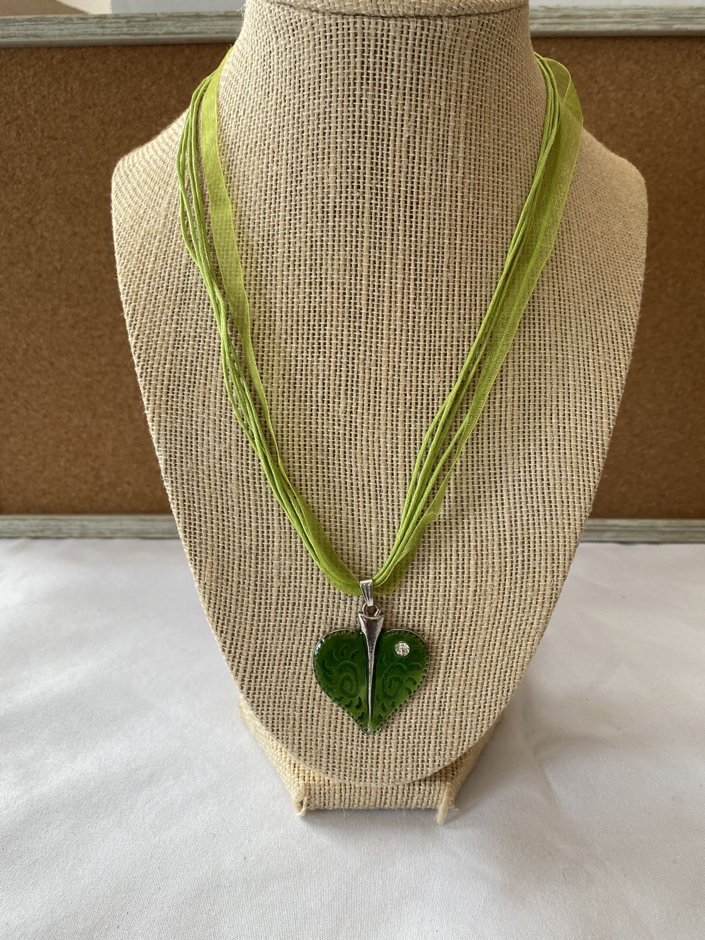 Green ribbon heart pendant choker Y2K style