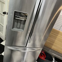Whirlpool Refrigerator $200