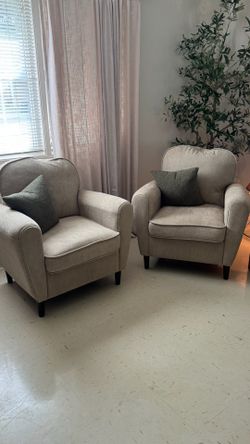 Chairs and Dining set (located in Charleston)