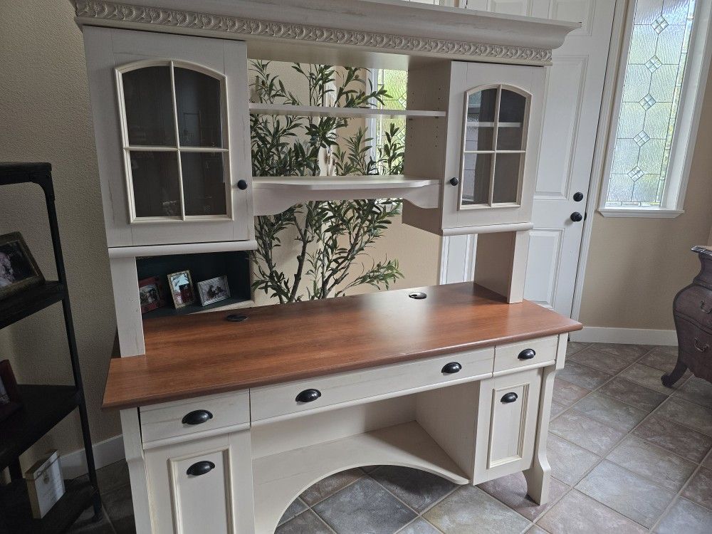 Office Desk & Hutch
