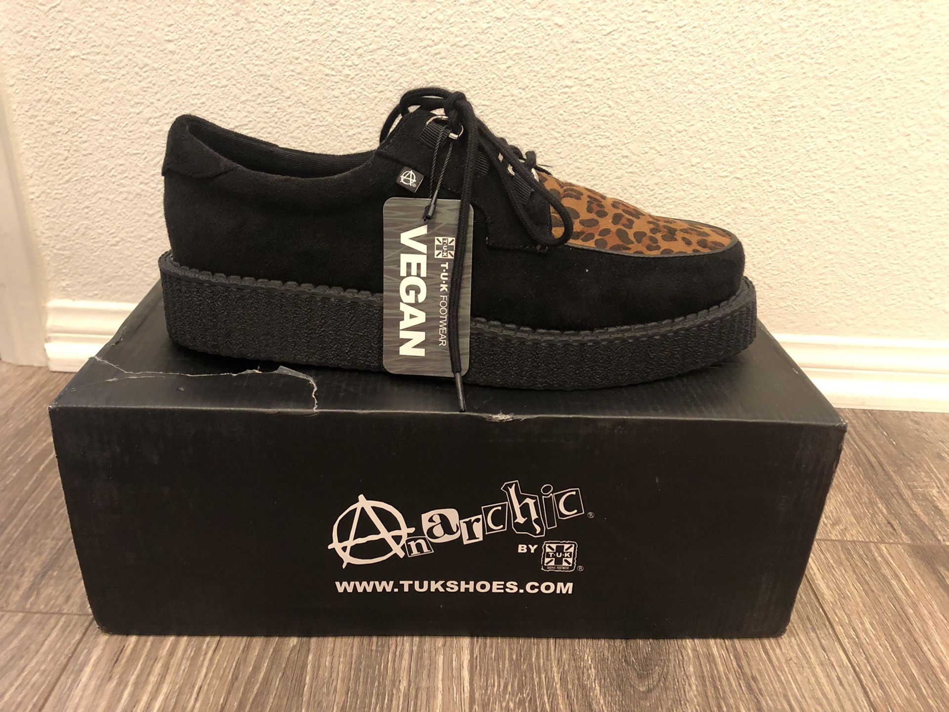 Tuk shoes