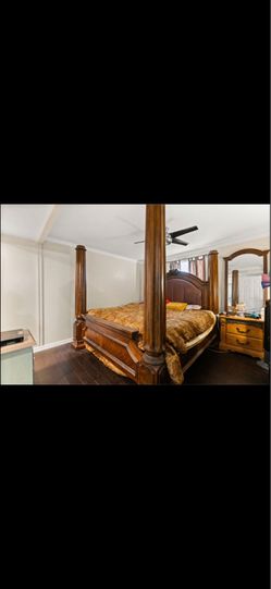 King size bed with matress, box springs and everything, almost new.