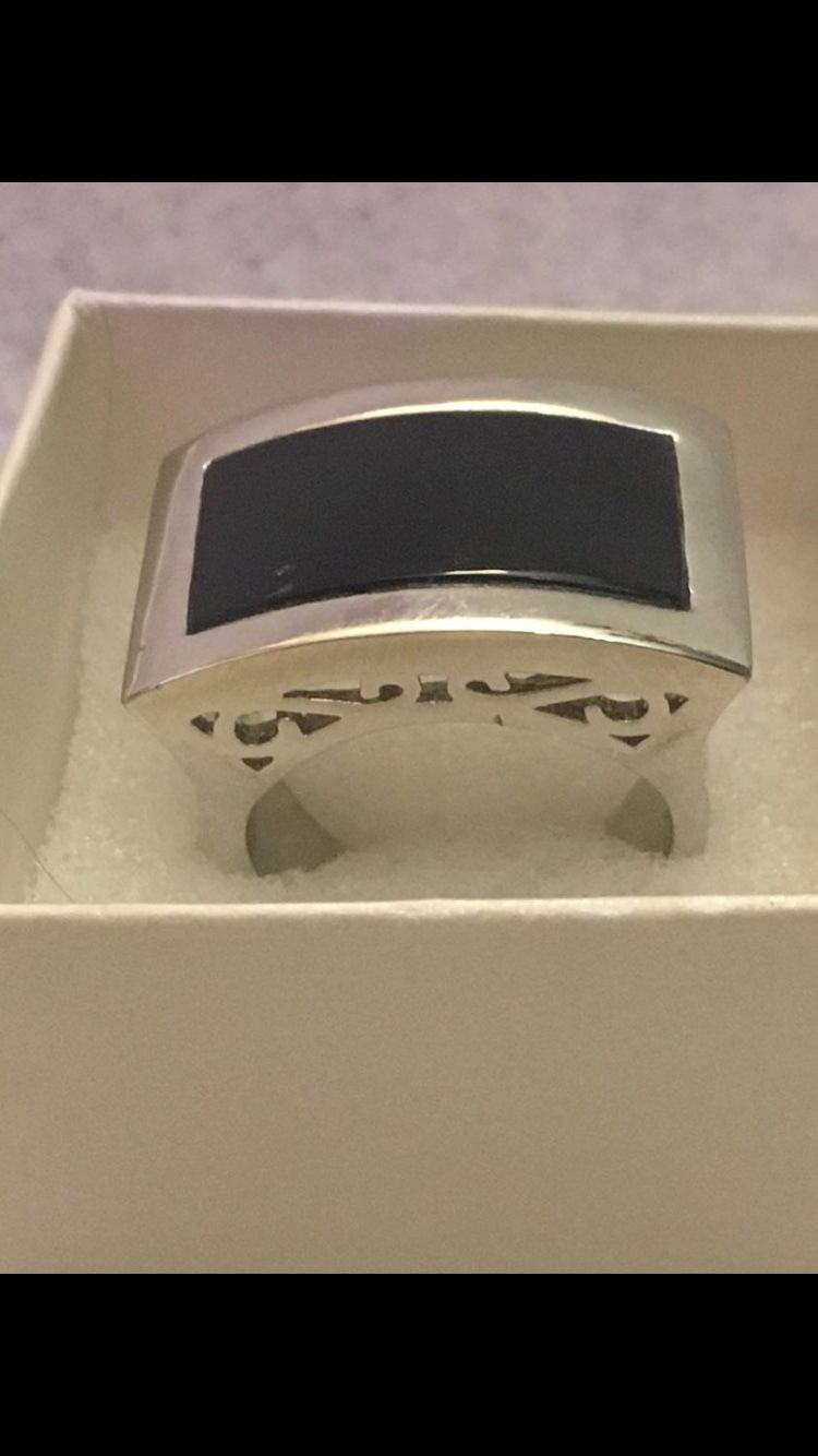 Genuine onyx 18kgt large ring size 6.5